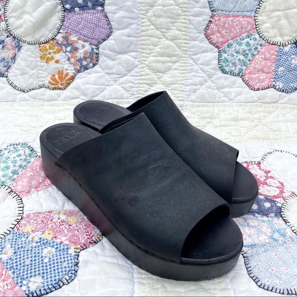 Bryr monochrome black Norma clogs